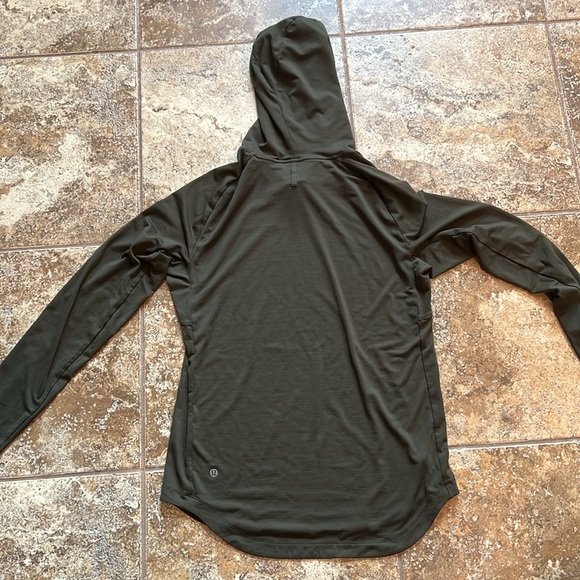 Men’s lululemon long sleeve performance hoodie. Size medium. Dark green - Picture 5 of 6